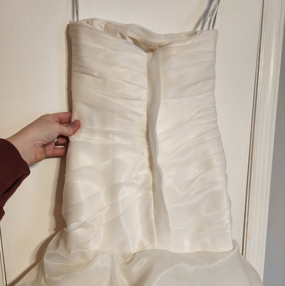 White by Vera Wang Ivory trumpet organza wedding gown VW351011 size 0 NWOT - Picture 6 of 10